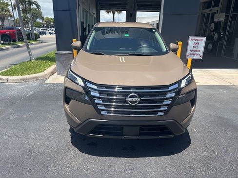 Certified 2024 Nissan Rogue SV FWD image 3