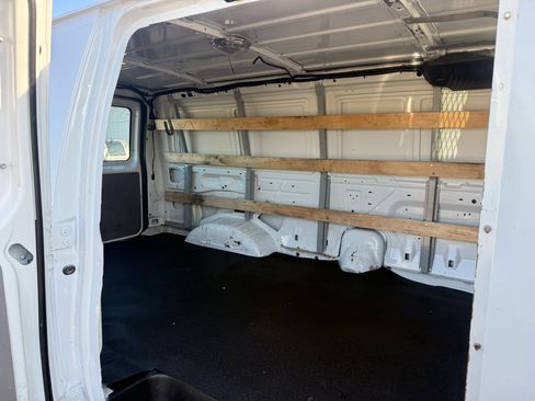 Used 2014 Ford E-250 and Econoline 250 w/ Power Group image 14