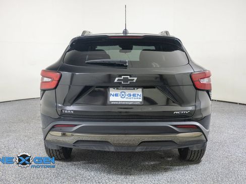 Used 2024 Chevrolet Trax ACTIV w/ Sunroof Package FWD image 6