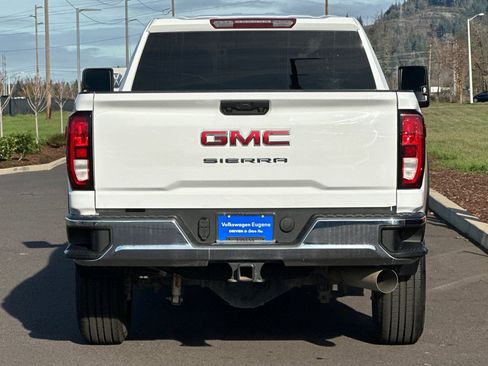 Used 2022 GMC Sierra 3500 Pro w/ Convenience Package image 4