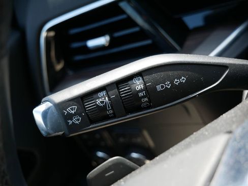 Used 2025 Chevrolet Suburban Z71 AWD/4WD image 32