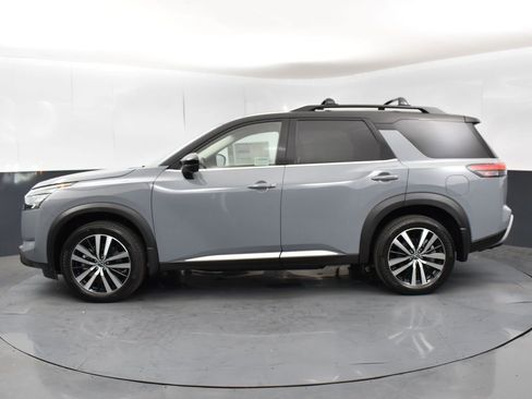 New 2025 Nissan Pathfinder Platinum w/ Cargo Package image 4