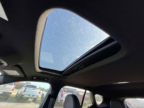 Certified 2026 Chevrolet Trax RS w/ Sunroof Package image 37