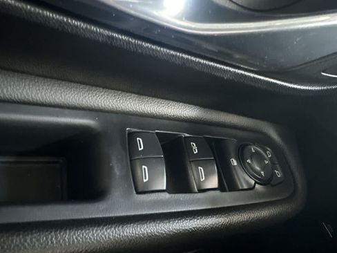 Used 2024 GMC Terrain SLE w/ Driver Convenience Package FWD image 17