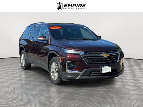 Used 2023 Chevrolet Traverse LT FWD image 1