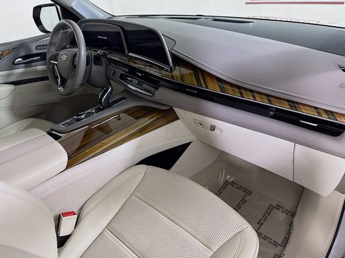 Used 2023 Cadillac Escalade Sport Platinum w/ LPO, ONYX Package AWD/4WD image 36