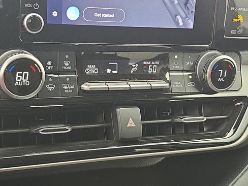 Used 2023 Toyota Highlander L image 24