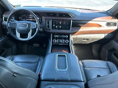 Used 2022 GMC Yukon Denali w/ Advanced Technology Package AWD/4WD image 19