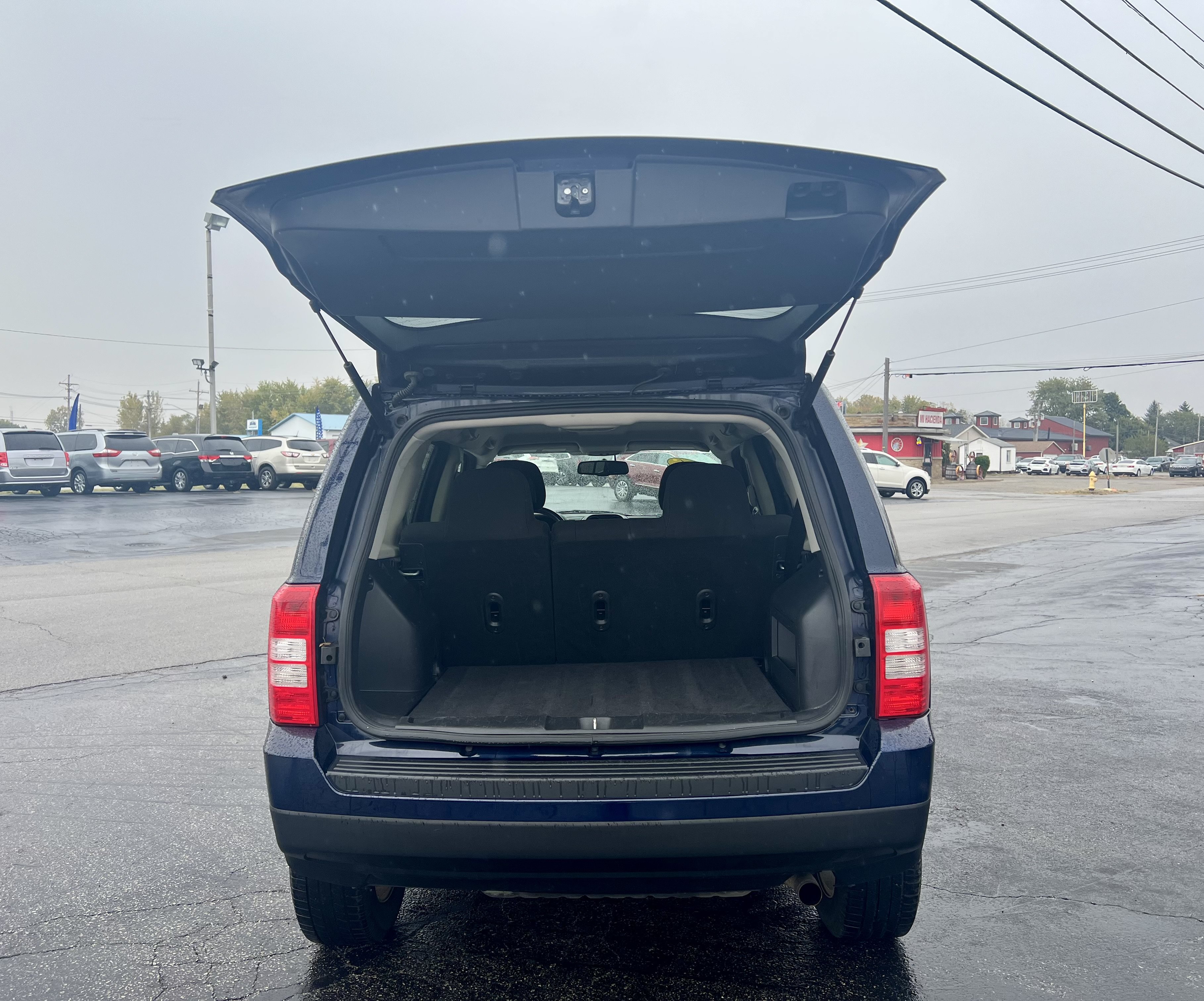 Used 2016 Jeep Patriot Latitude AWD/4WD image 18