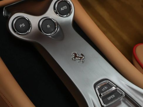 Used 2010 Ferrari California RWD image 59