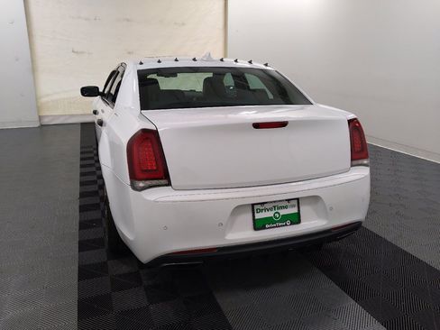 Used 2017 Chrysler 300 S w/ 300S Premium Group RWD image 6