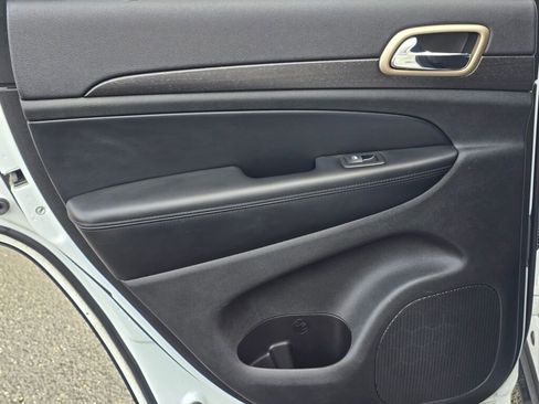 Used 2015 Jeep Grand Cherokee Laredo w/ Security & Convenience Group image 33