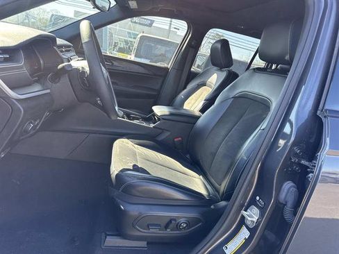 Used 2023 Jeep Grand Cherokee Altitude AWD/4WD image 6