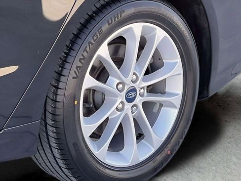 Used 2020 Ford Fusion SE image 11