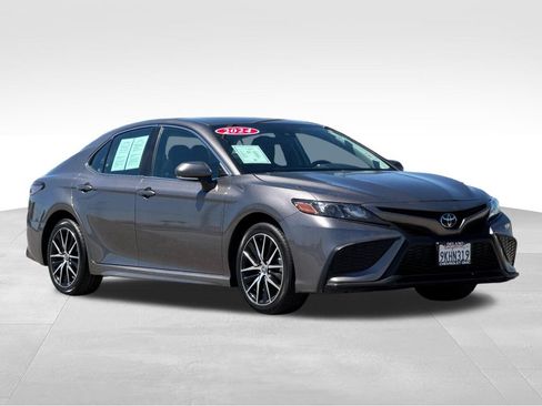 Used 2024 Toyota Camry SE FWD image 7