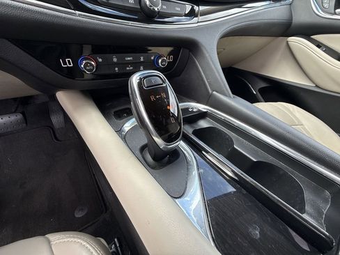 Used 2018 Buick Enclave Essence image 20