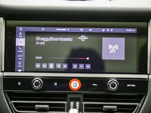Certified 2025 Porsche Macan AWD/4WD image 19