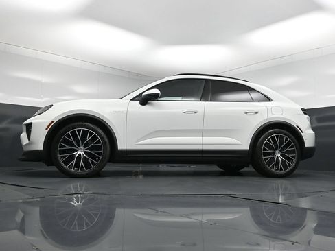 New 2026 Porsche Macan 4 Electric AWD/4WD image 23
