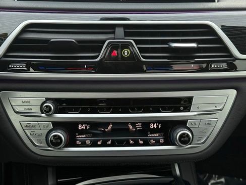 Used 2022 BMW 750i xDrive w/ Autobahn Package image 40