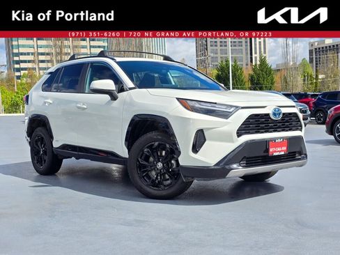 Used 2022 Toyota RAV4 SE w/ Convenience Package AWD/4WD image 1