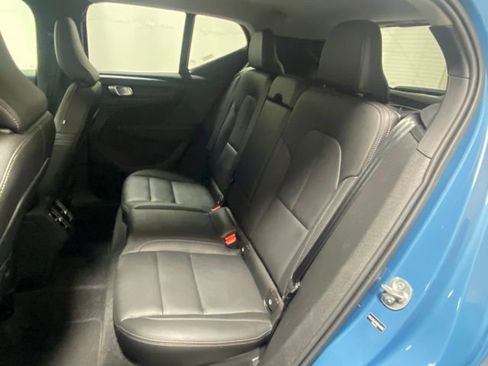 Used 2025 Volvo XC40 B5 Core image 14