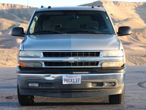 Used 2005 Chevrolet Suburban LS image 2