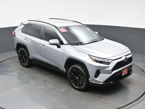 Used 2024 Toyota RAV4 SE AWD/4WD image 34