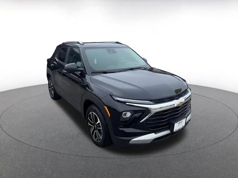 Used 2025 Chevrolet TrailBlazer LT FWD image 3