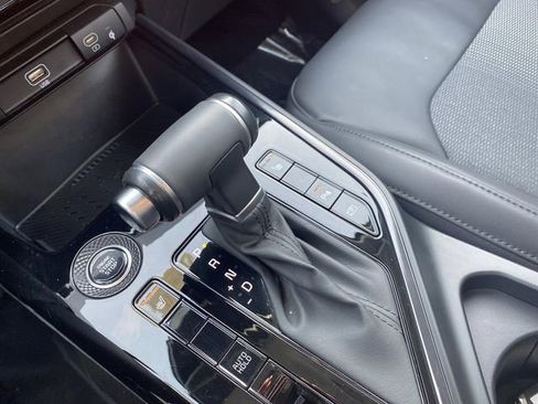 Certified 2023 Kia Niro EX image 22