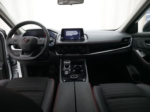 Used 2025 Nissan Rogue SV AWD/4WD image 5