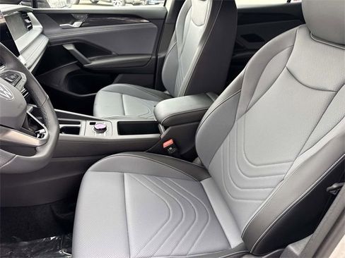 New 2026 Volkswagen Tiguan SE R-Line image 19