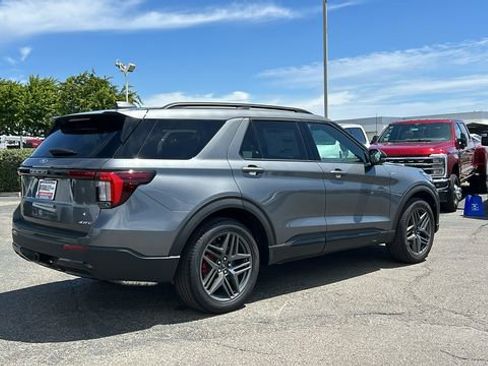 New 2026 Ford Explorer ST-Line w/ ST-Line Street Pack AWD/4WD image 3