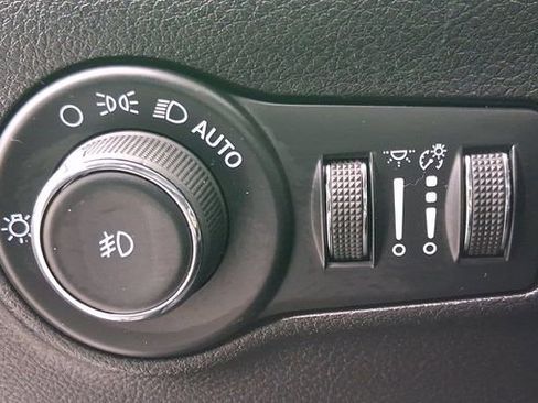 Used 2022 Jeep Compass Limited image 14