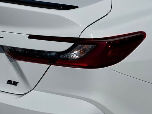 New 2026 Toyota Camry Hybrid FWD image 29