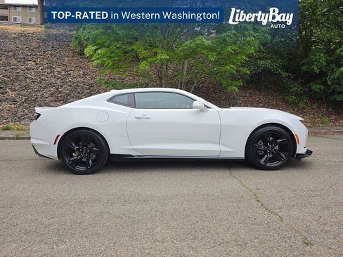 Used 2022 Chevrolet Camaro LT RWD image 4