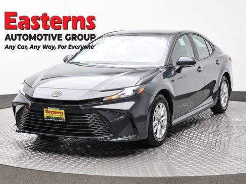 Used 2025 Toyota Camry LE FWD image 1
