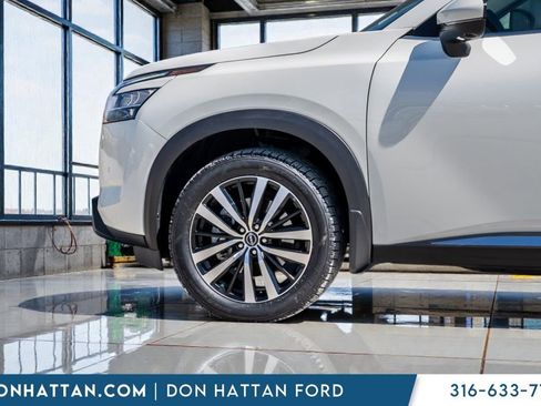 Used 2024 Nissan Pathfinder Platinum AWD/4WD image 40