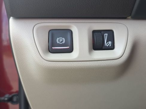 Used 2018 GMC Acadia Denali w/ Technology Package FWD image 28