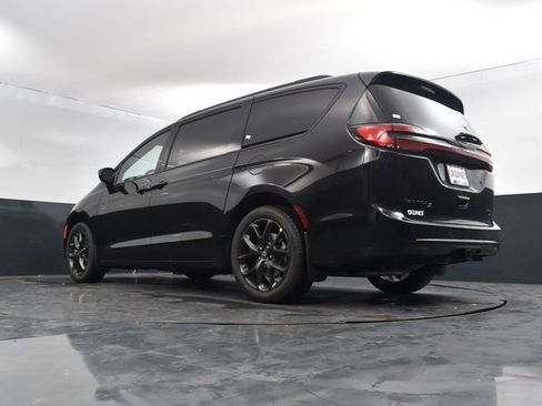 New 2026 Chrysler Pacifica Limited w/ S Appearance Package AWD/4WD image 48