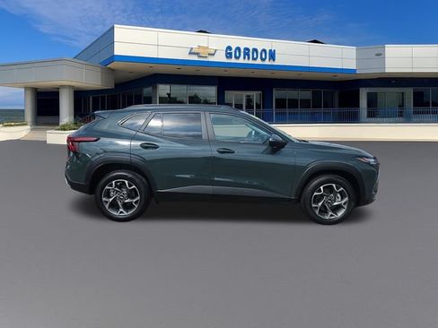 Used 2025 Chevrolet Trax LT FWD image 6