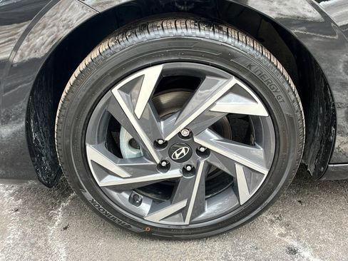 Used 2025 Hyundai Elantra SEL image 25