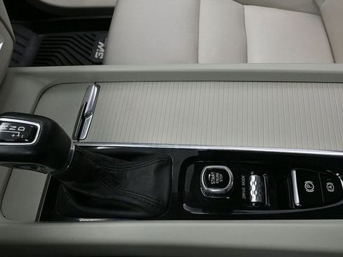 Used 2019 Volvo XC60 T6 Momentum w/ Advanced Package image 13