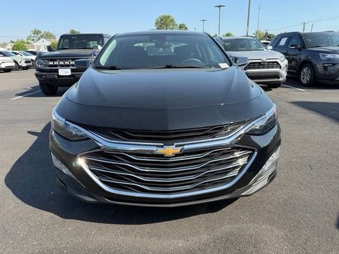 Used 2024 Chevrolet Malibu LT FWD image 2