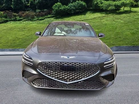 Used 2023 Genesis G70 2.0T image 3