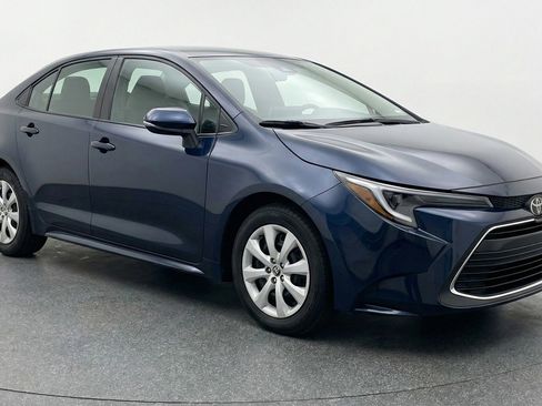 Used 2025 Toyota Corolla LE FWD image 1