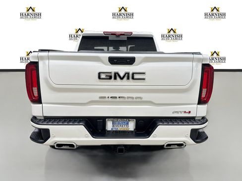 Used 2024 GMC Sierra 1500 AT4 w/ Technology Package AWD/4WD image 7