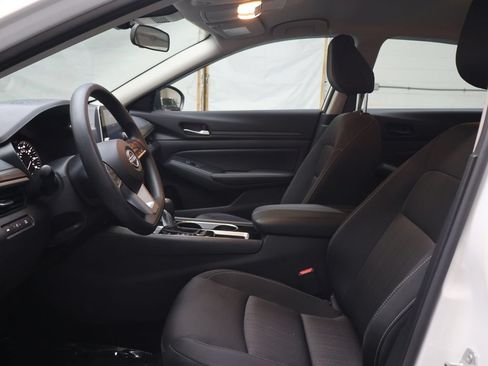 Used 2024 Nissan Altima 2.5 SV FWD image 16