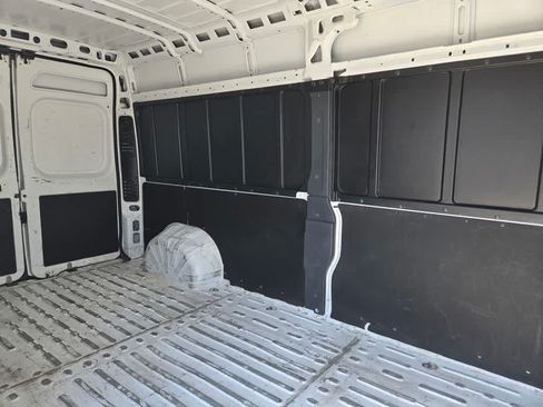 Used 2024 RAM ProMaster 2500 w/ Convenience Group FWD image 12