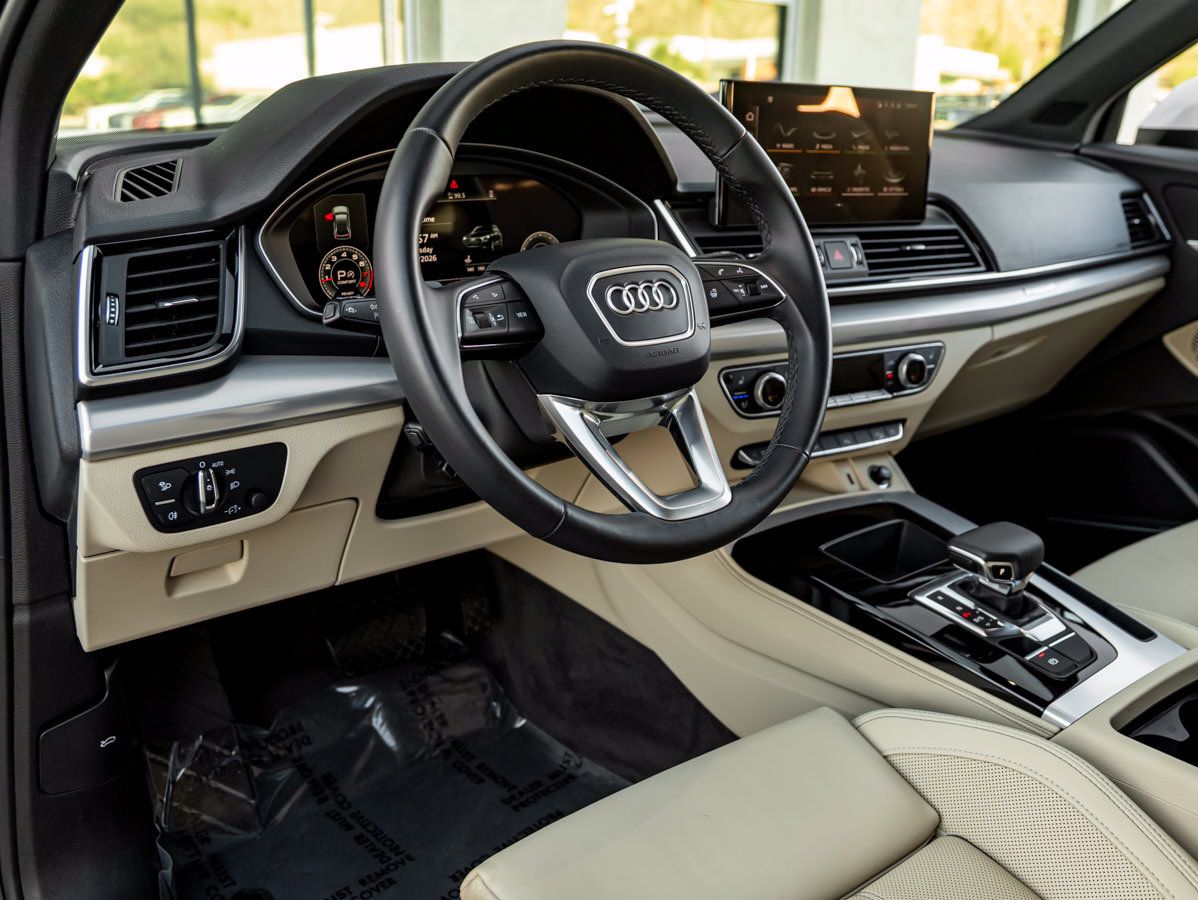 Used 2023 Audi Q5 2.0T Premium Plus w/ Premium Plus Package AWD/4WD image 18