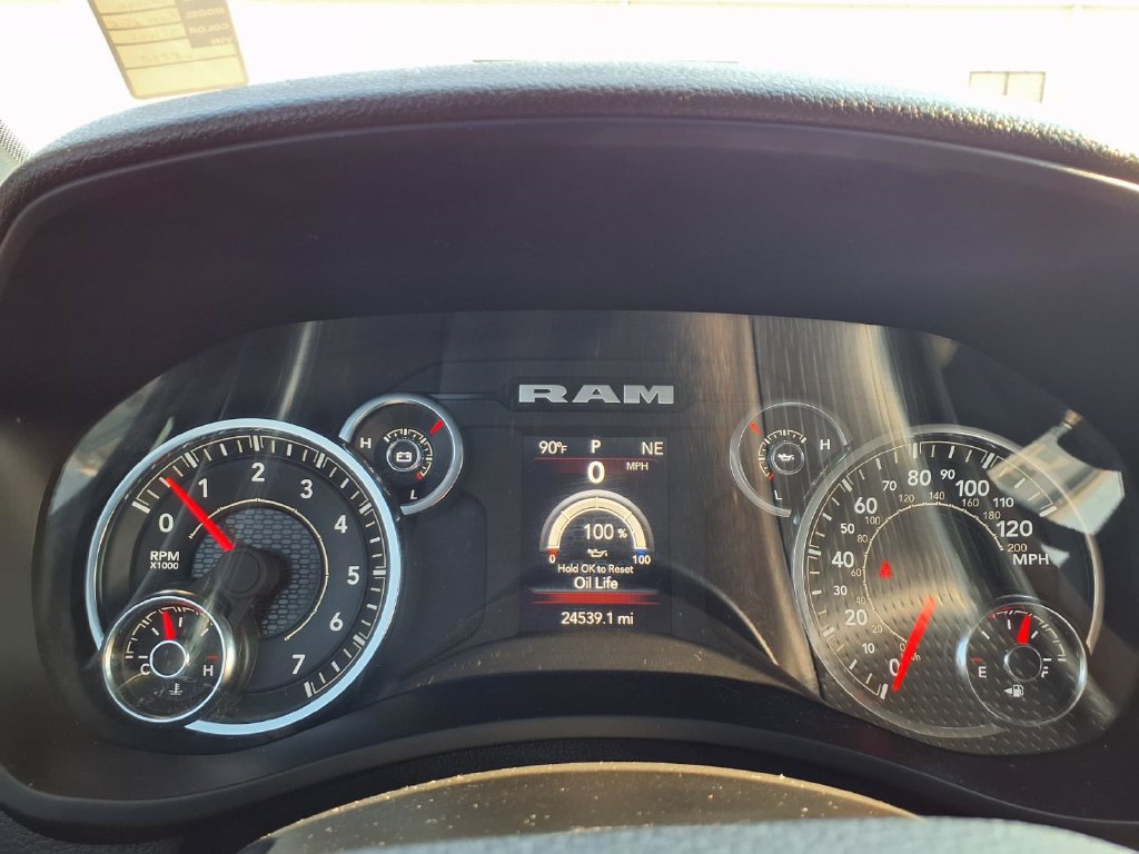 Used 2024 RAM 2500 Tradesman w/ Chrome Appearance Group AWD/4WD image 12